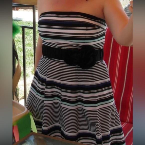 White House Black Market Strapless striped party dress - Picture 1 of 6